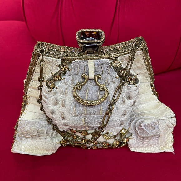 Rare Clara Kasavina Beige &  Crystals Crocodile Katrina handbag with chain - Picture 1 of 14